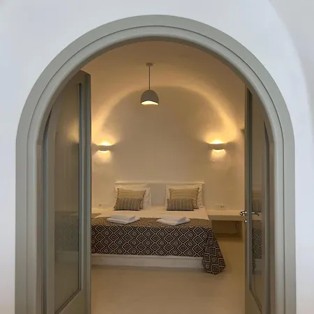 Eg Cave * Éxo Goniá