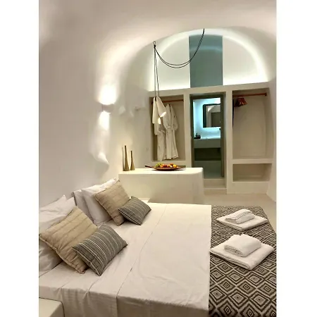 Eg Cave * Éxo Goniá